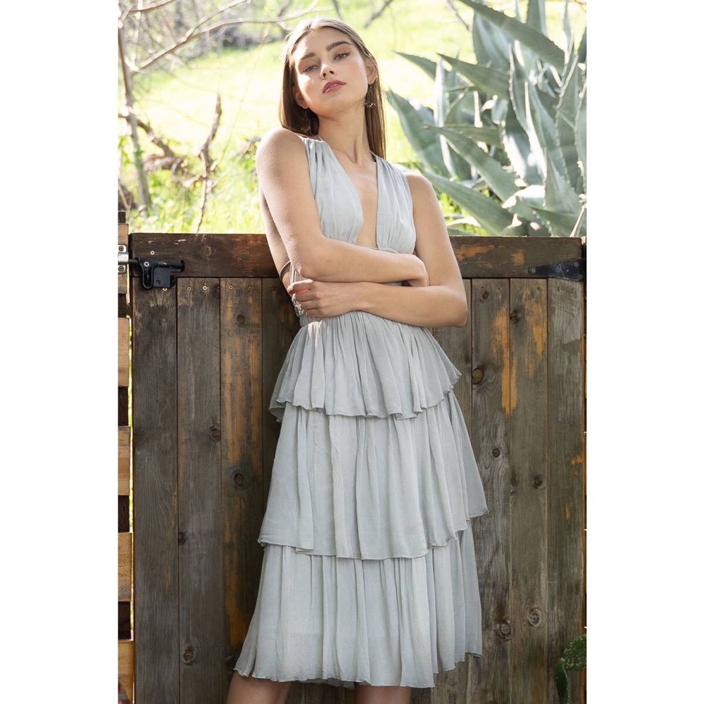 🆕 Dove Grey Tiered Midi Open Back Dress - Picture 4 of 4